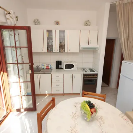 Apartmán In Vrvari 5195-1 *