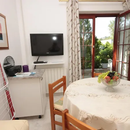 Apartment In Vrvari 5195-1 Porec